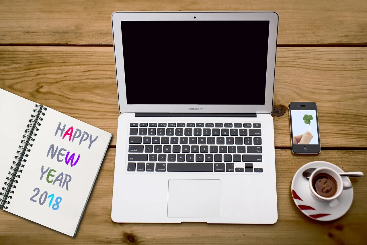 laptop, paper, wood, new year's eve, mac, new year greeting, workplace, office, new year's day, notepad, espresso, smartphone, four leaf clover, note